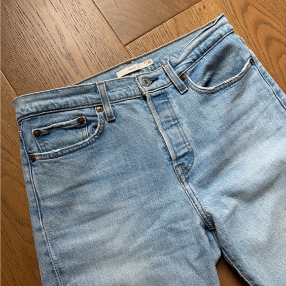 Levi’s Wedgie Icon High Rise Taper Leg Denim Jean - Size 28 - Light Wash - Picture 4 of 10